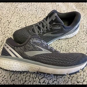 Brooks Ghost 11 mens size 10.5 gray running shoe